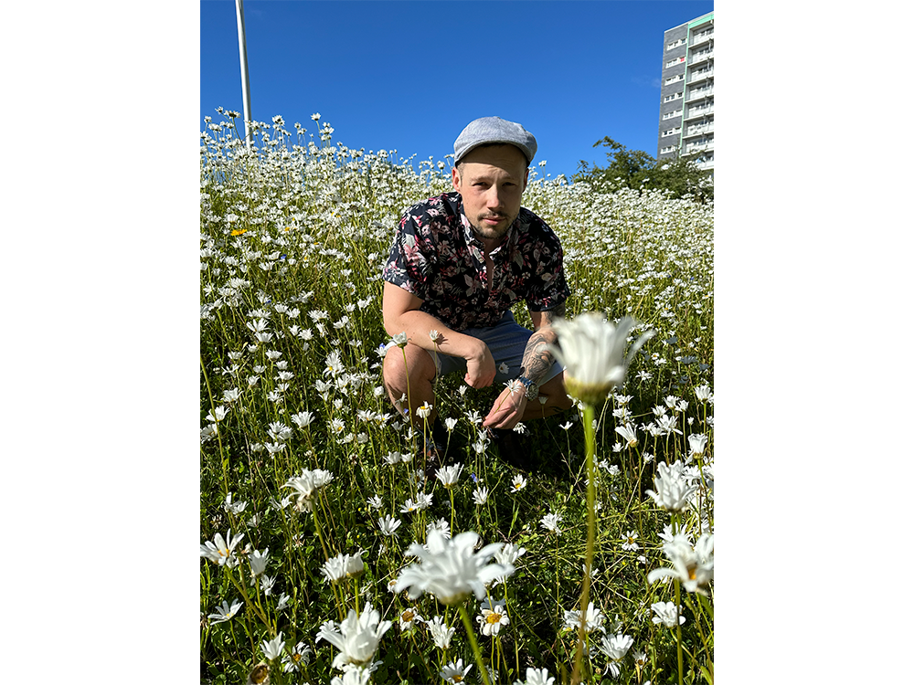 model med blomsterskjorte i Blomstermark
