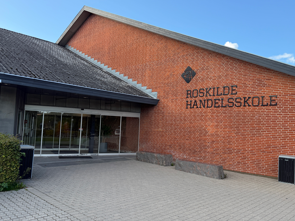 Facadebillede af Roskilde Handelsskolenes