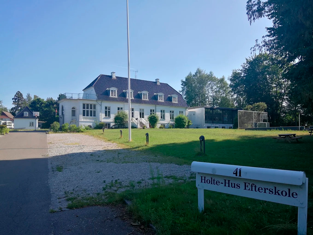 Facadebillede af Holte-Hus efterskole